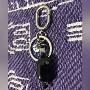 LULULEMON EVERYWHERE BELT BAG CHARM
BLACK/SILVER